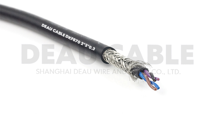 典型應用適用于連續往復運動下的安裝， 特別是工業作用環境下的頻繁彎曲場合， 如現代化機械標準部件的拖鏈中及物流系統、 操控系統、機械自動化系統等。數控機床、 電子設備、 五金沖壓、木材石材機械、玻璃與門窗機械、 注塑機、 機械 （人） 手、 建筑機械、 重型機器廠 、汽車制造、 起重運輸設備、 自動化倉庫、 碼頭、 消防車等的室內外環境需要屏蔽的場所。 特別需要無差異和變化的穩定的信息傳導與監控。