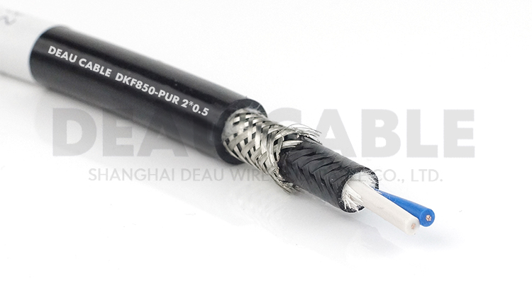 典型應用適用于連續往復運動下的安裝， 特別是工業作用環境下的頻繁彎曲場合， 如現代化機械標準部件的拖鏈中及物流系統、 操控系統、機械自動化系統等。數控機床、 電子設備、 五金沖壓、木材石材機械、玻璃與門窗機械、 注塑機、 機械 （人） 手、 建筑機械、 重型機器廠 、汽車制造、 起重運輸設備、 自動化倉庫、 碼頭、 消防車等的室內外環境需要屏蔽的場所。 特別應用重機械負荷， 海岸、 港口、 野外， 高低溫、 高污染等惡劣環境場所.