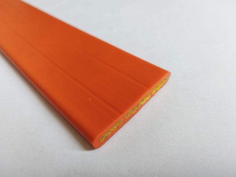 典型應(yīng)用應(yīng)用于有軌行車、 臺車、 傳輸機械、 起重天車和各種探傷設(shè)備， 也可作自承式井道或傾斜式貨架的安裝， 動力傳輸線及控制、 照明、 通訊線路的使用。